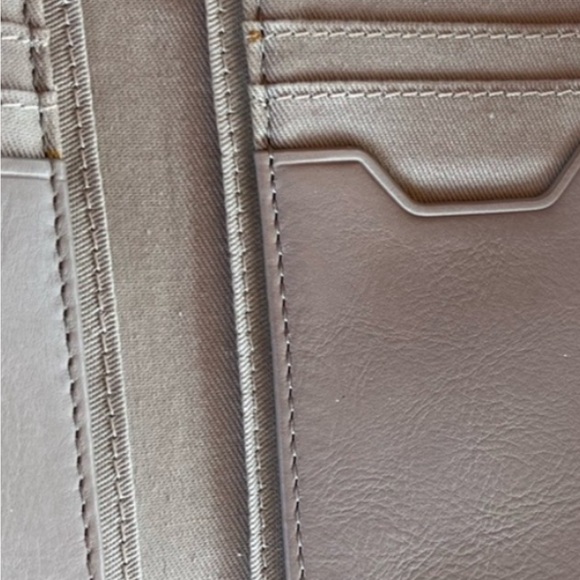 LARGE FOSSIL WALLET, good condition, cards,cash, zippered back 7”x4.5” - Picture 4 of 5